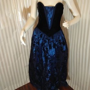 Scott McClintock queen dress